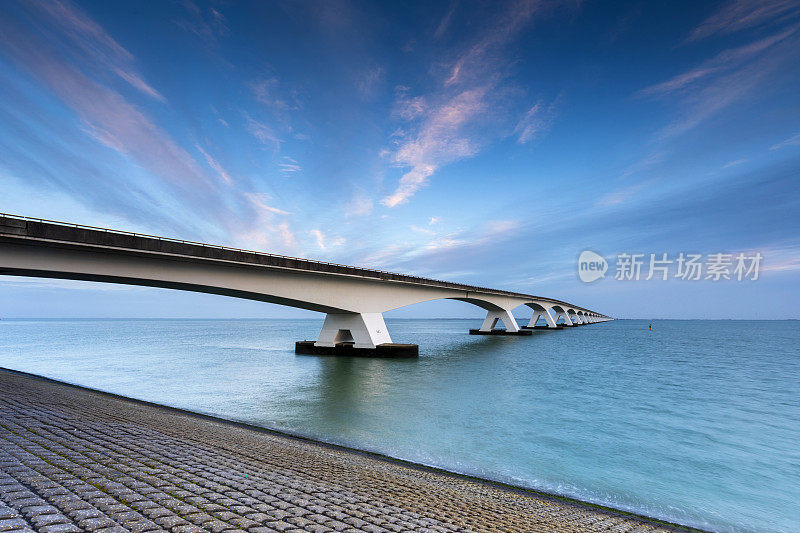 荷兰泽兰省的泽兰大桥(Zeelandbrug, Zeeland Bridge)